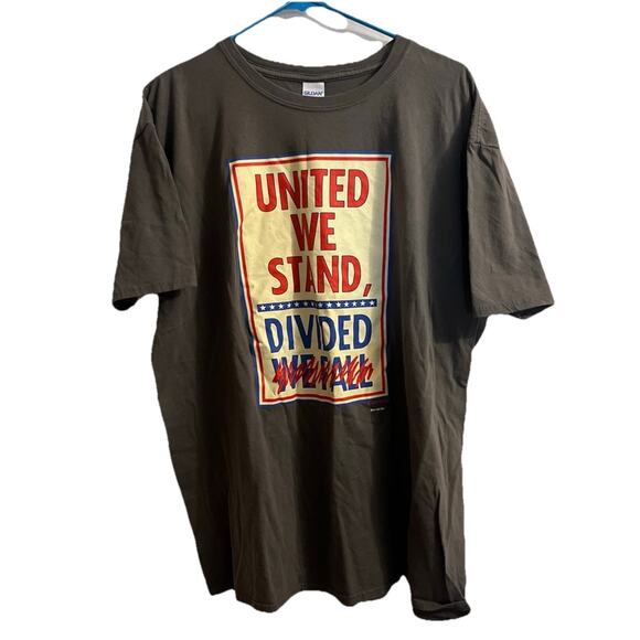 The Late Show Stephen Colbert UNITED WE STAND DIVIDED GRAY 2XL T-SHIRT Political - Picture 1 of 8